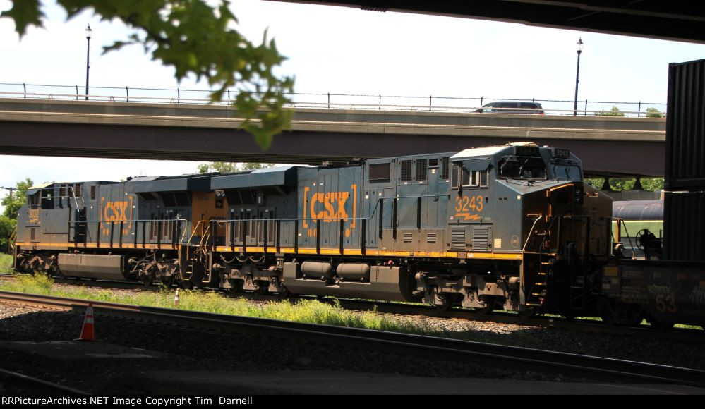 CSX 3243 on I003